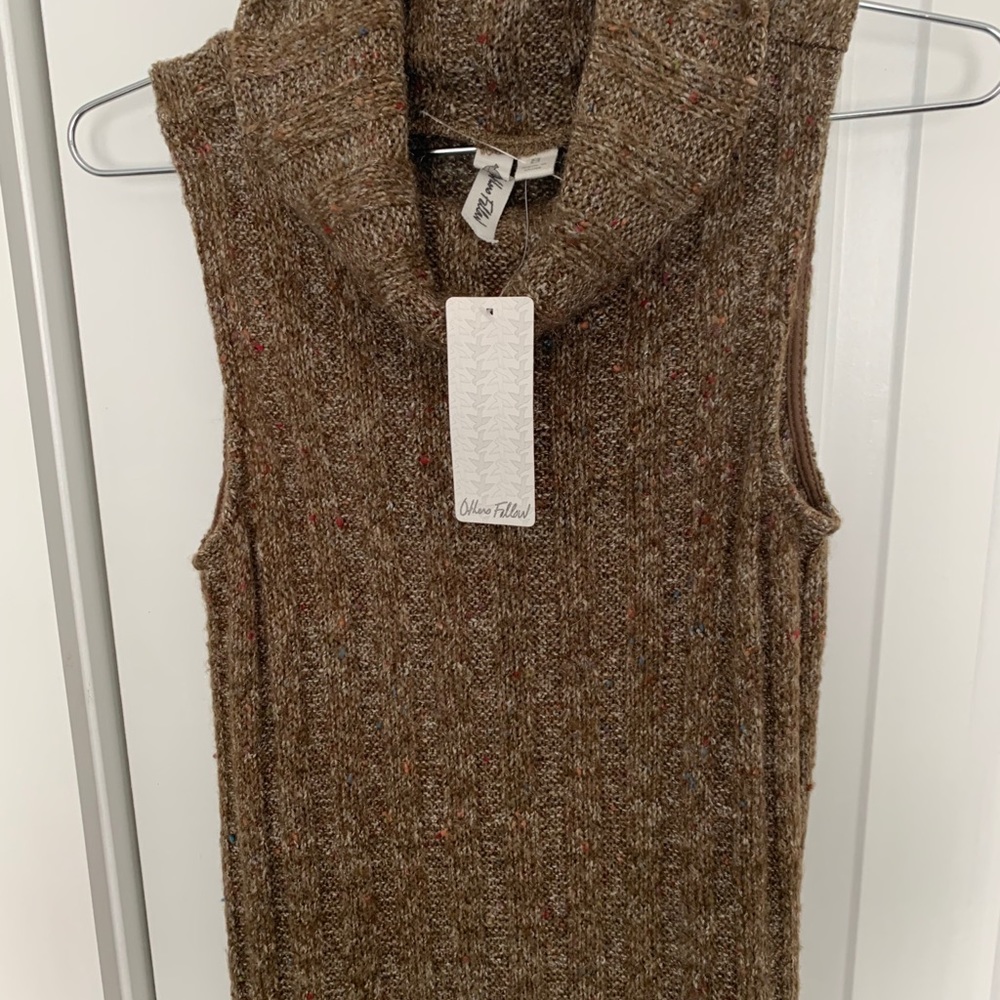 Sleeveless blouse